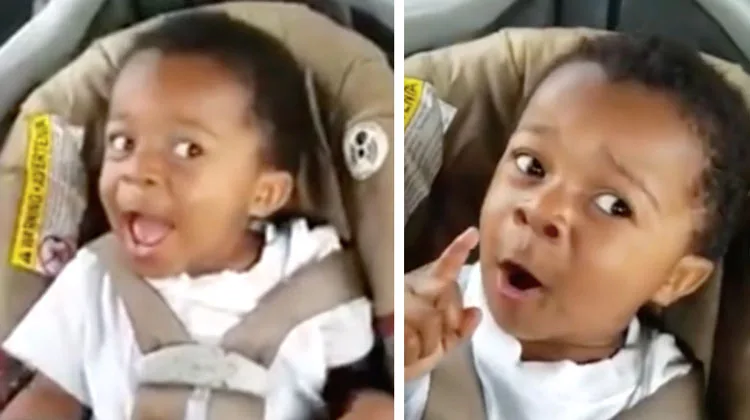 Este niño escucha su canción favorita y se pone  a cantar bastante bien para su corta edad