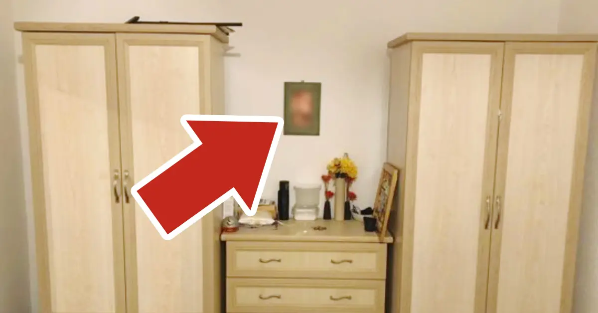 Una chica alerta a su madre cuando intentó vender el armario que tenía en casa